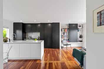 1/74 college road, Northcote