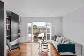 1/74 college road, Northcote