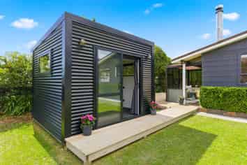 27 Oriwa Street, Waikanae