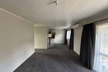 15 Jontue Place, Clover Park