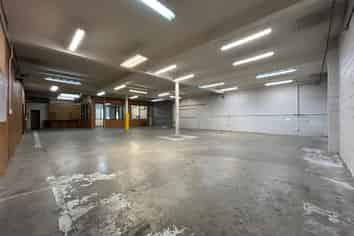 Workshop & Yard in Tightly Held Area