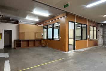 Workshop & Yard in Tightly Held Area