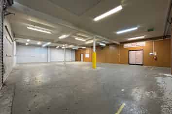 Workshop & Yard in Tightly Held Area