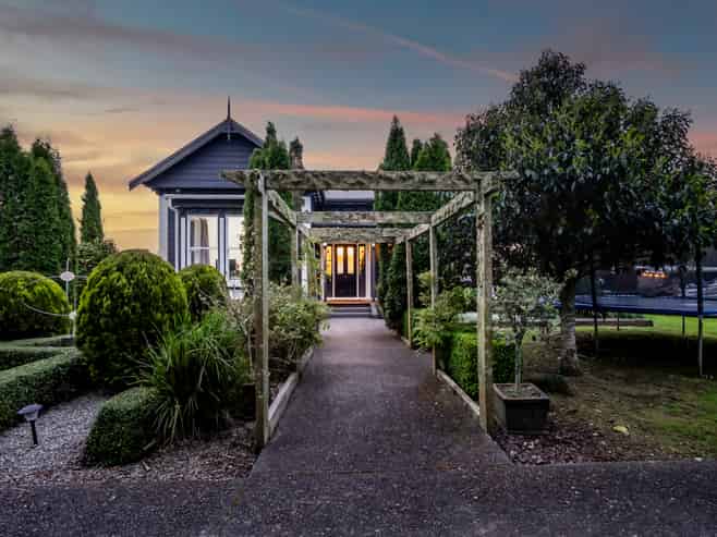 104 Pitt Road, Hillsborough