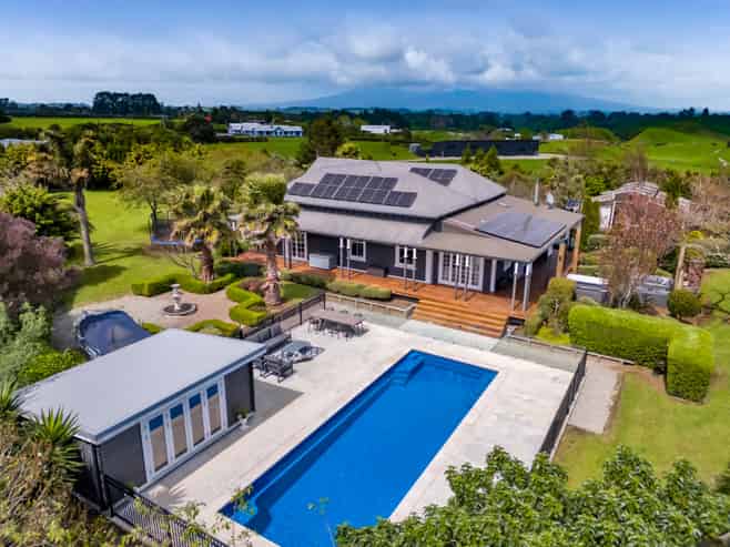 104 Pitt Road, Hillsborough