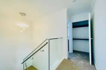 8A Neems Place, Manurewa