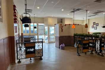 High profile Restaurant/Retail opportunity!