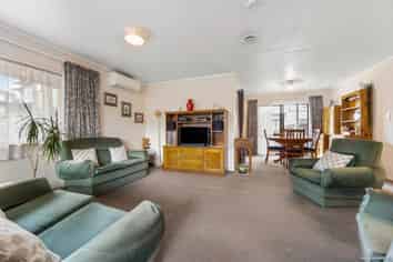 1/33 Newington Road, Henderson