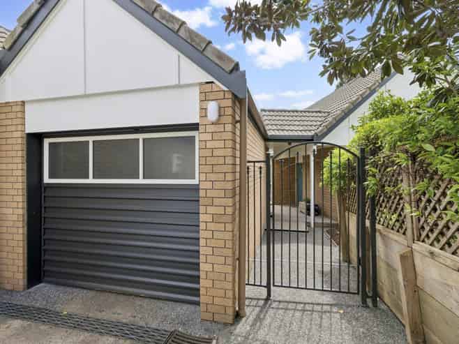 2/55 Moore Street, Howick