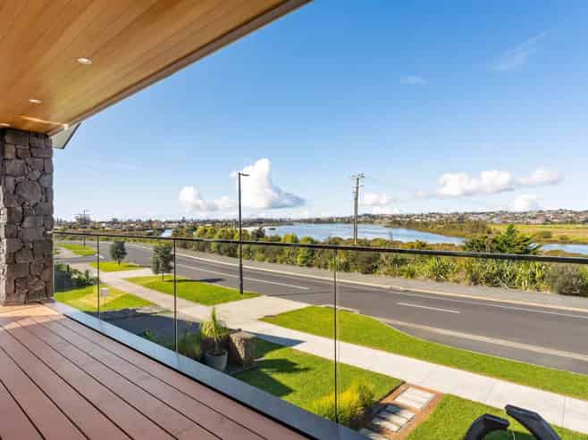122 Arran Point Parade, Orewa