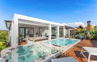 122 Arran Point Parade, Orewa