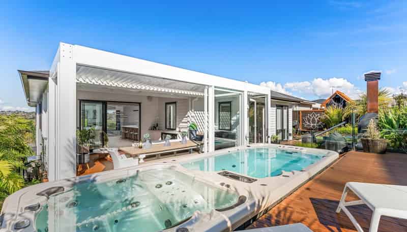 122 Arran Point Parade, Orewa