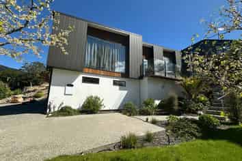 6 Woodford Lane, Stoke