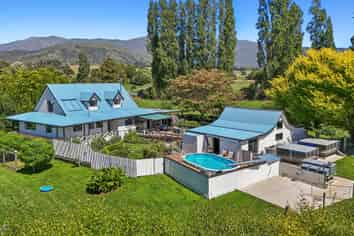 136 One Spec Road, TAKAKA