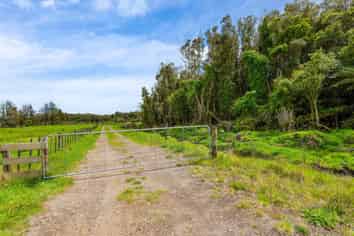 0n Kaweora Road, Opunake