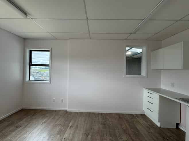 Modern Warehouse/Workshop, Tidy & Secure 