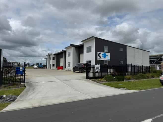 Modern Warehouse/Workshop, Tidy & Secure 