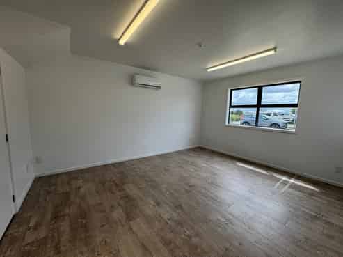 Modern Warehouse/Workshop, Tidy & Secure 