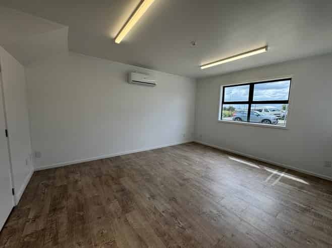 Modern Warehouse/Workshop, Tidy & Secure 