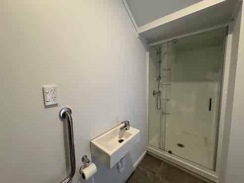 Modern Warehouse/Workshop, Tidy & Secure 