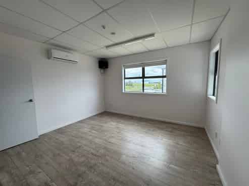 Modern Warehouse/Workshop, Tidy & Secure 