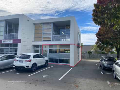 Ground floor office 65sqm Burnside
