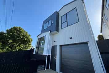 72A Selwyn Crescent, Forrest Hill