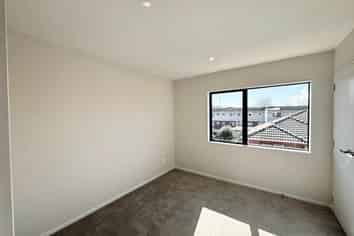 2/113 Moore Street, Howick