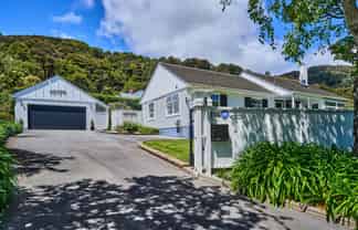 100 Cheviot Road, Lowry Bay, Eastbourne