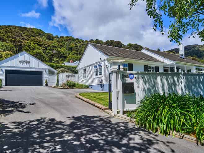 100 Cheviot Road, Lowry Bay, Eastbourne