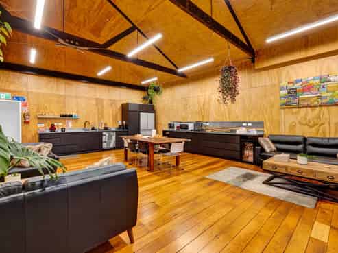 National tenant - Six-year term