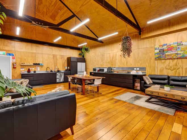 National tenant – Six-year term