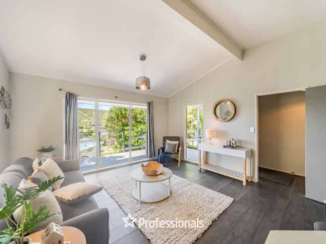 6 Swadel Way, Karori