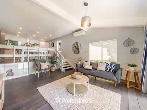 6 Swadel Way, Karori