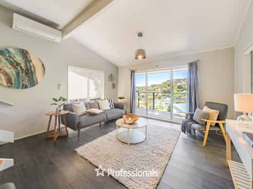 6 Swadel Way, Karori