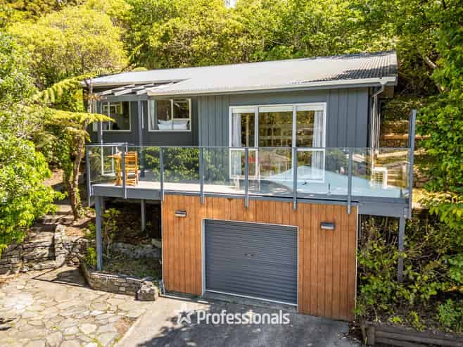 6 Swadel Way, Karori