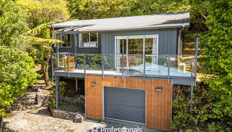 6 Swadel Way, Karori