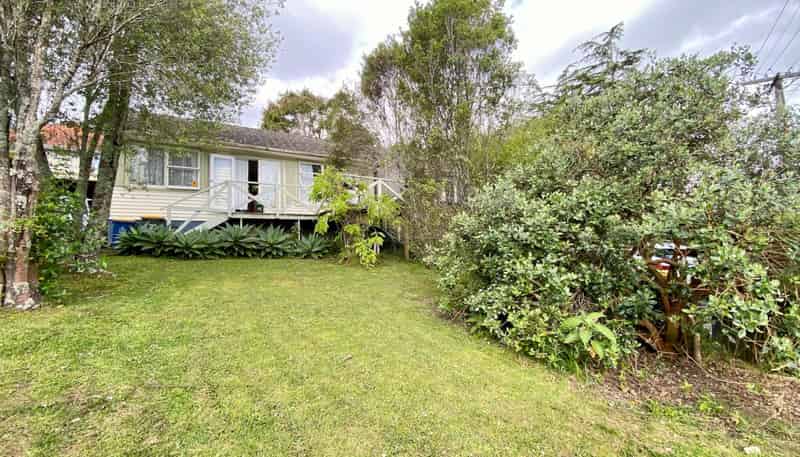 1/2 Derwent Crescent, Titirangi