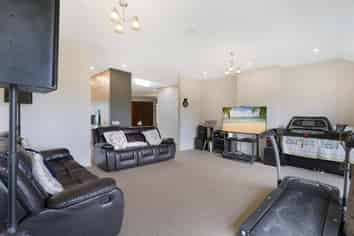 493 Whitford Road, Whitford