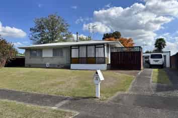 11 Brookbank Place, Glenview