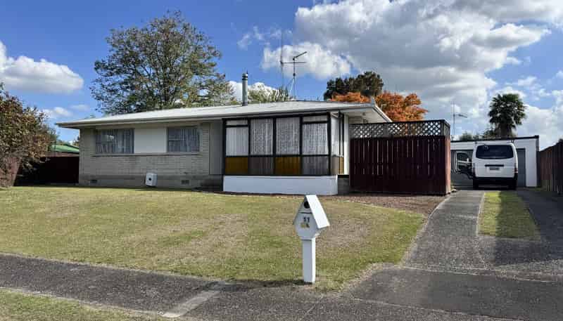 11 Brookbank Place, Glenview