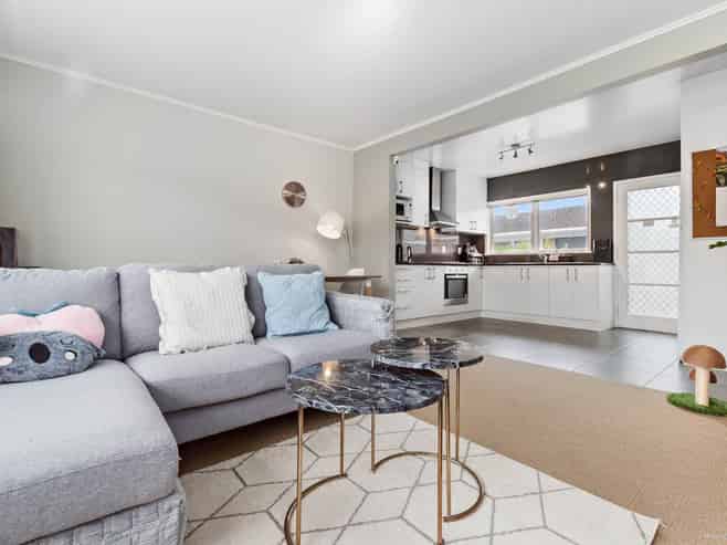 2/771 Beach Road, Browns Bay