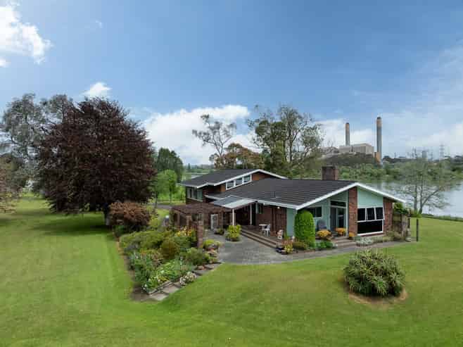 116/120 Great South Road, Huntly