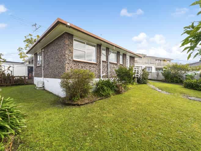 2/27 Spence Road, Henderson