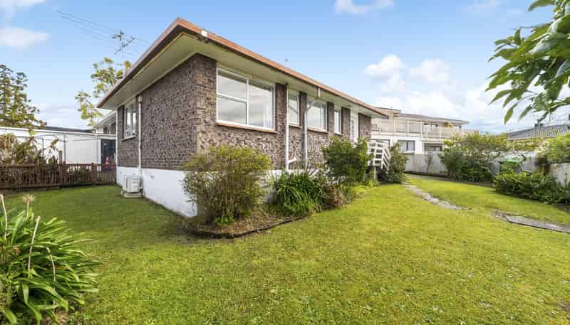 2/27 Spence Road, Henderson