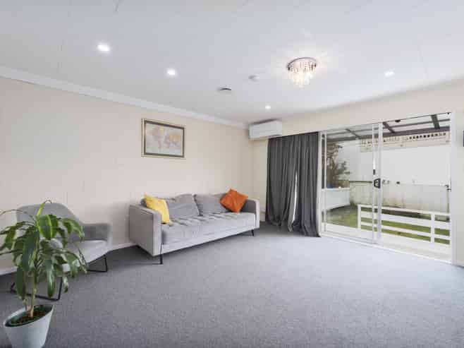 2/27 Spence Road, Henderson