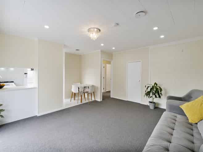 2/27 Spence Road, Henderson