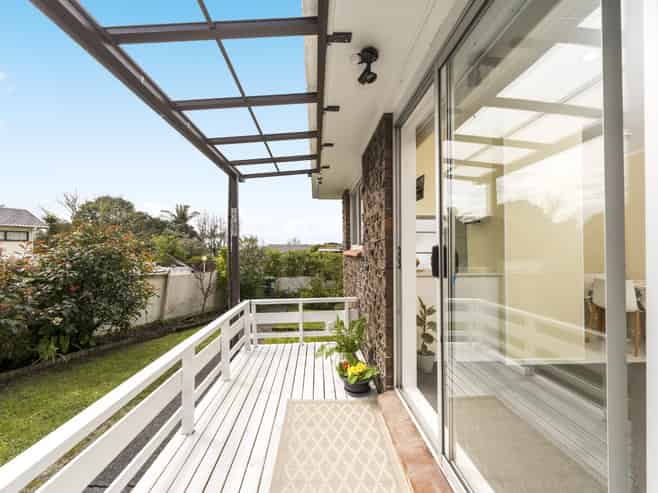 2/27 Spence Road, Henderson