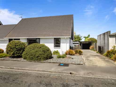 9 Churchill Avenue, Allenton