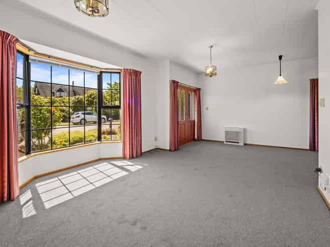 9 Churchill Avenue, Allenton